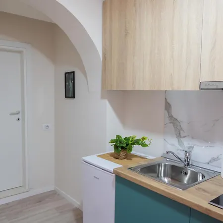 Three Doors Apartments, Strawberry * تيرانا