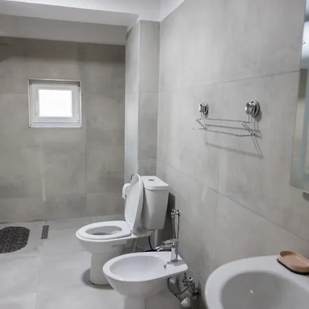شقة Three Doors Apartments, Strawberry *